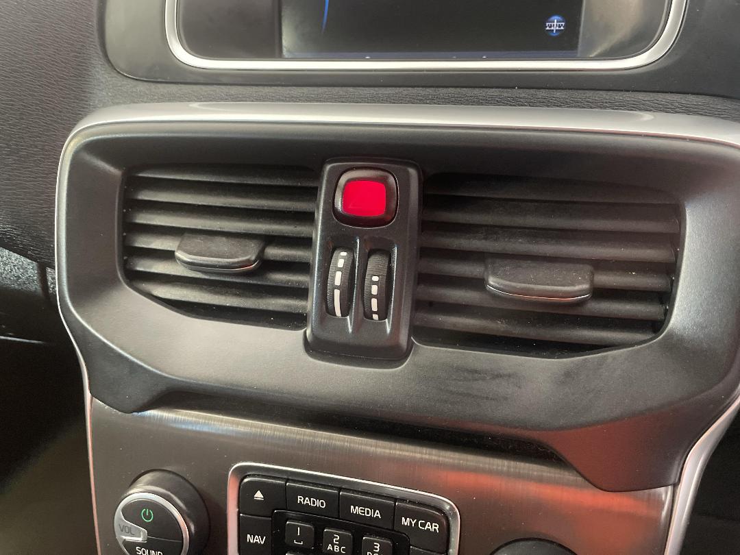 Photo '31' of Volvo V40