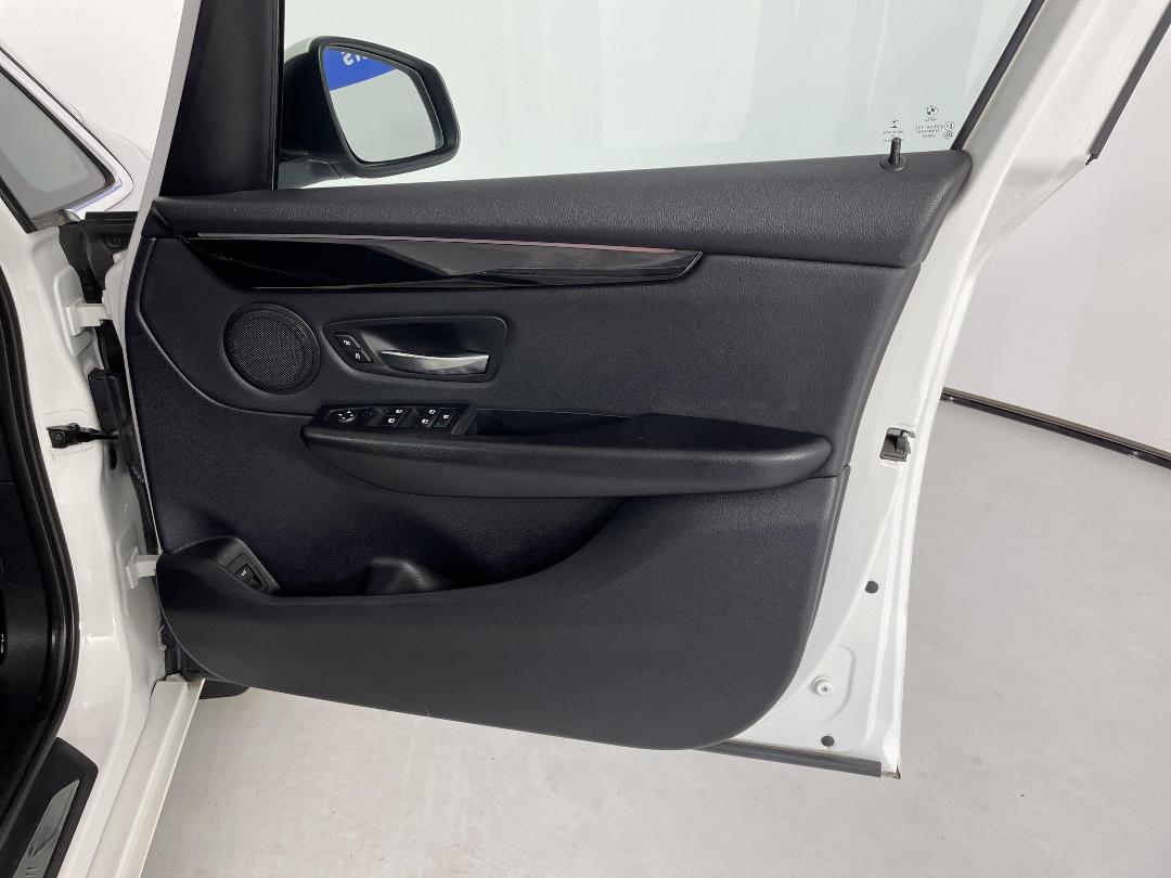 Photo '15' of BMW 2 Series