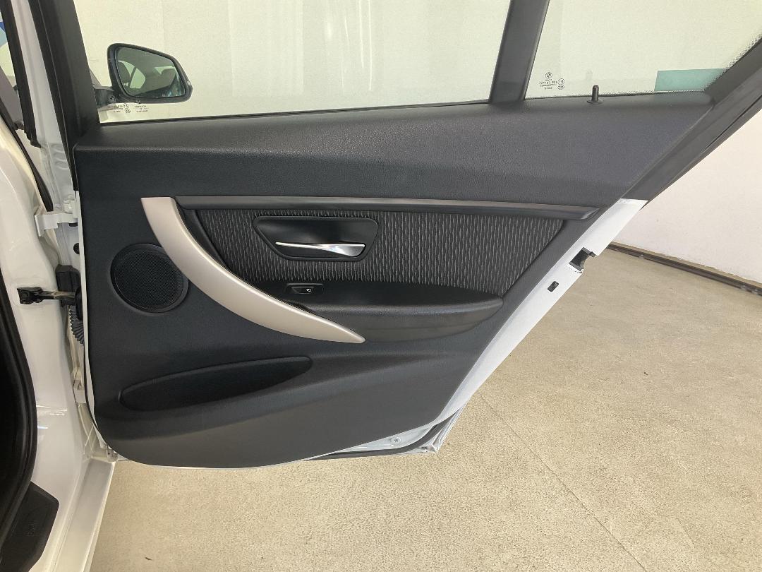 Photo '19' of BMW 320I Photo '19' of BMW 320I