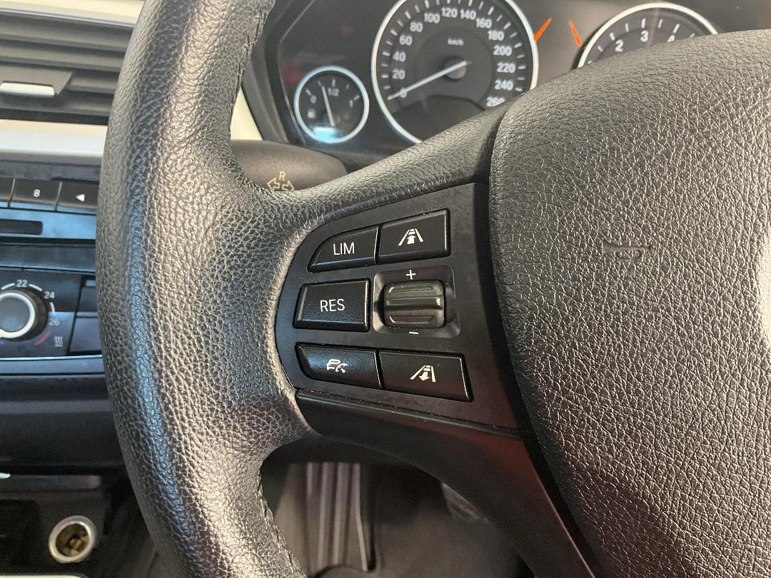 Photo '25' of BMW 320I Photo '25' of BMW 320I