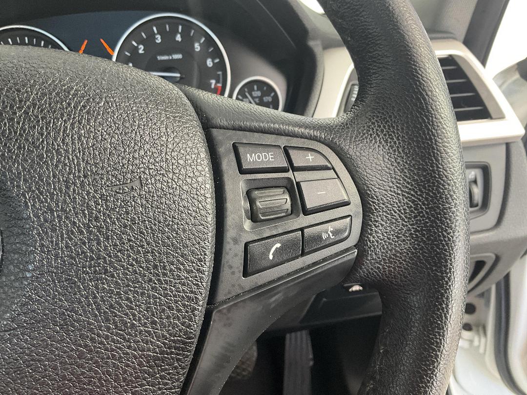 Photo '26' of BMW 320I Photo '26' of BMW 320I