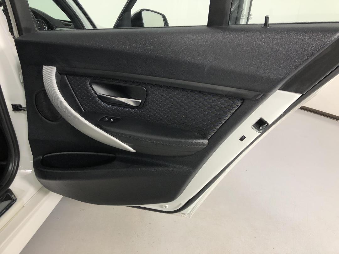 Photo '19' of BMW 320I Photo '19' of BMW 320I