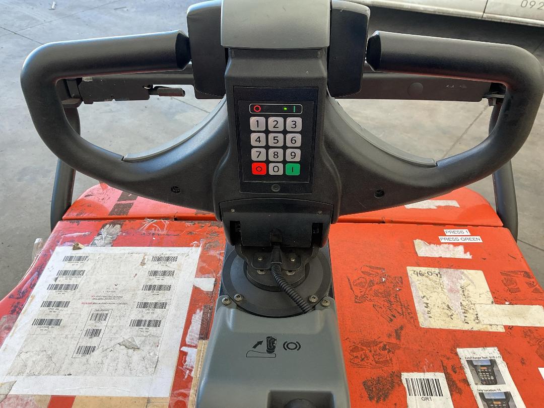 Photo '11' of BT OSE250 Forklift Photo '11' of BT OSE250 Forklift