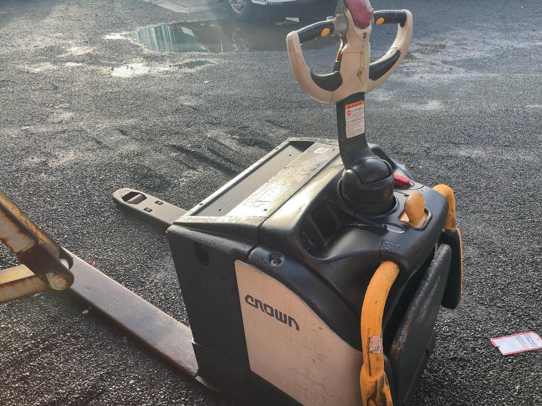 Photo '6' of Crown WT3020 Forklift