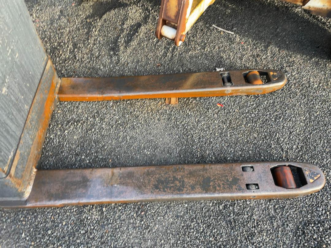 Photo '9' of Crown WT3020 Forklift