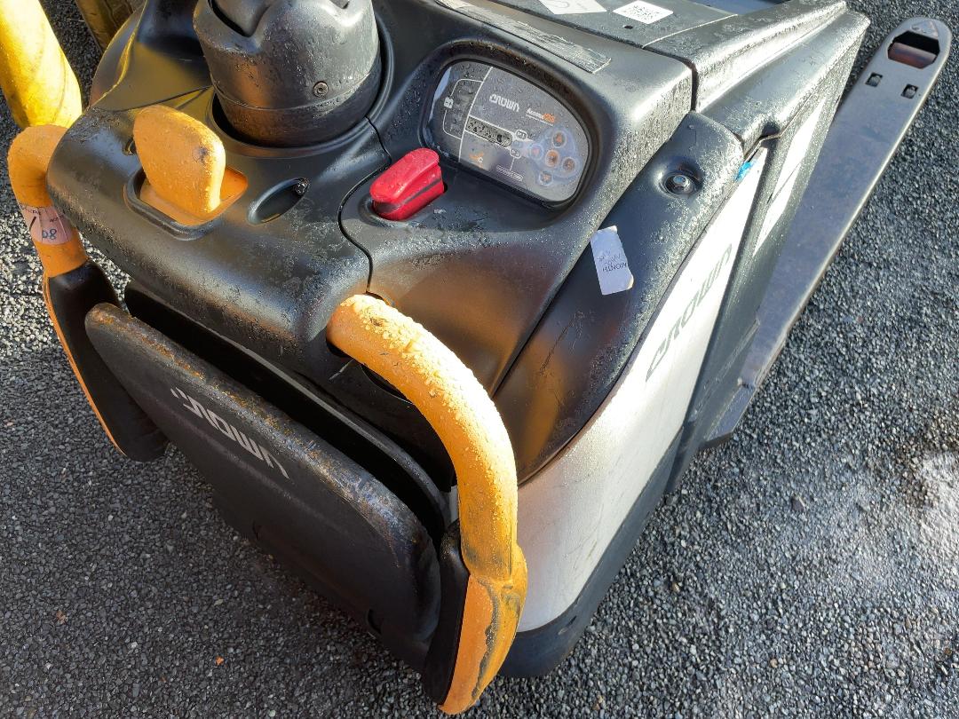 Photo '14' of Crown WT3020 Forklift