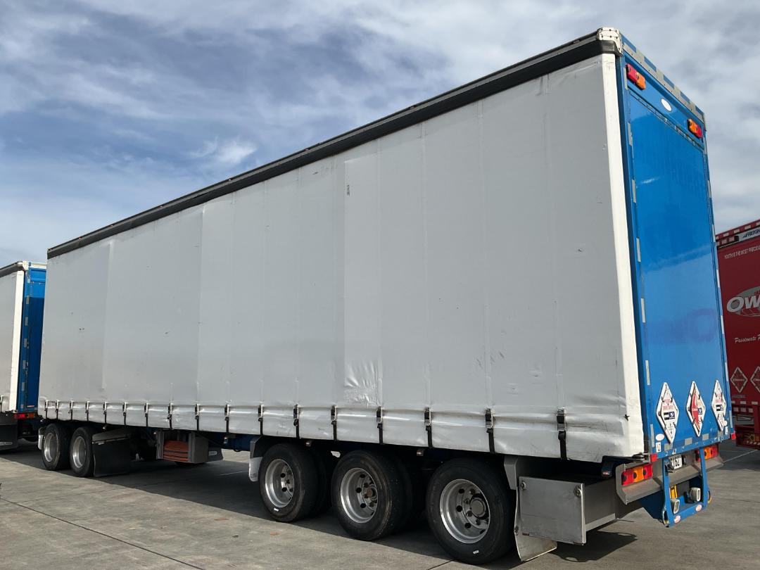 Photo '9' of DOMETT E2001 H Curtainsider Full Photo '9' of DOMETT E2001 H Curtainsider Full