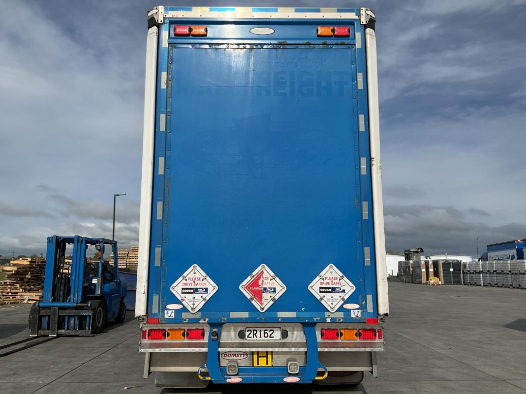 Photo '7' of DOMETT E2001 H Curtainsider Full Photo '7' of DOMETT E2001 H Curtainsider Full