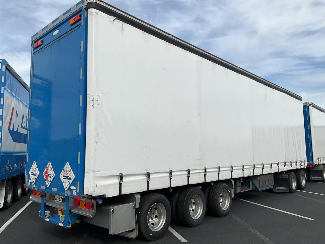 Photo '5' of DOMETT E2001 H Curtainsider Full Photo '5' of DOMETT E2001 H Curtainsider Full