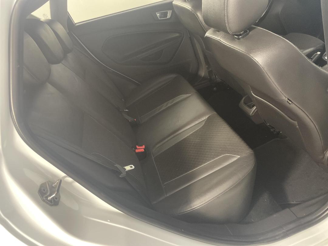 Photo '20' of Ford Fiesta Photo '20' of Ford Fiesta