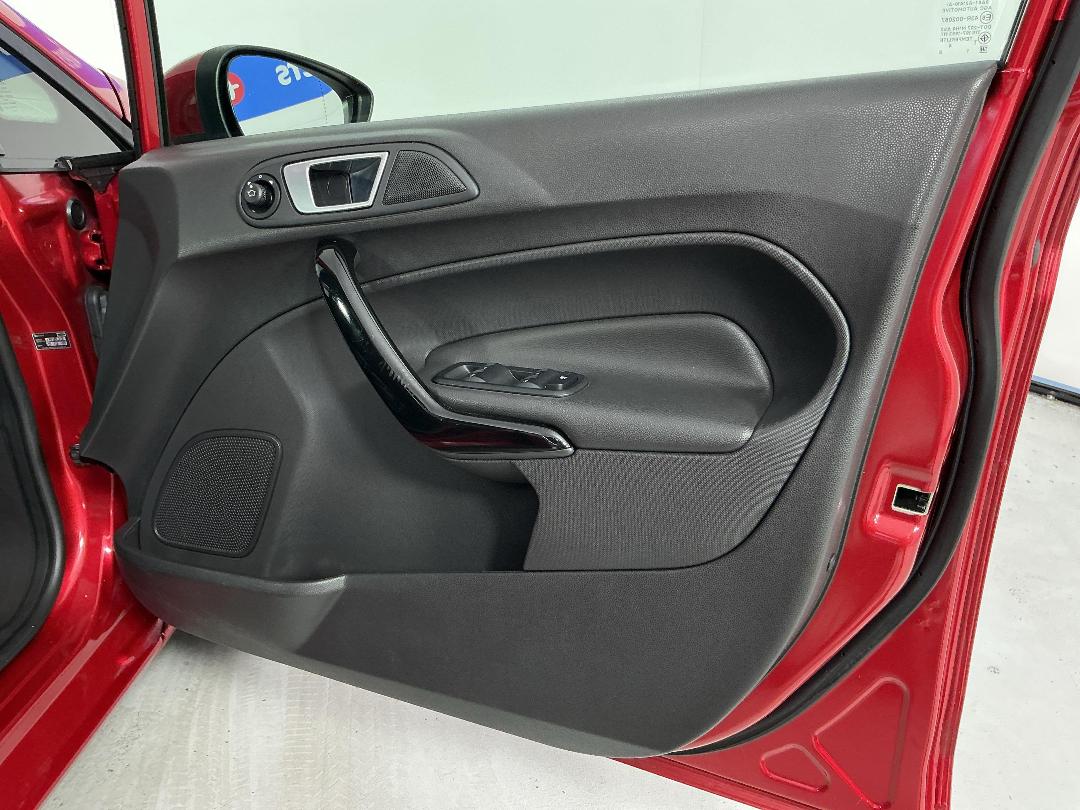 Photo '15' of Ford Fiesta