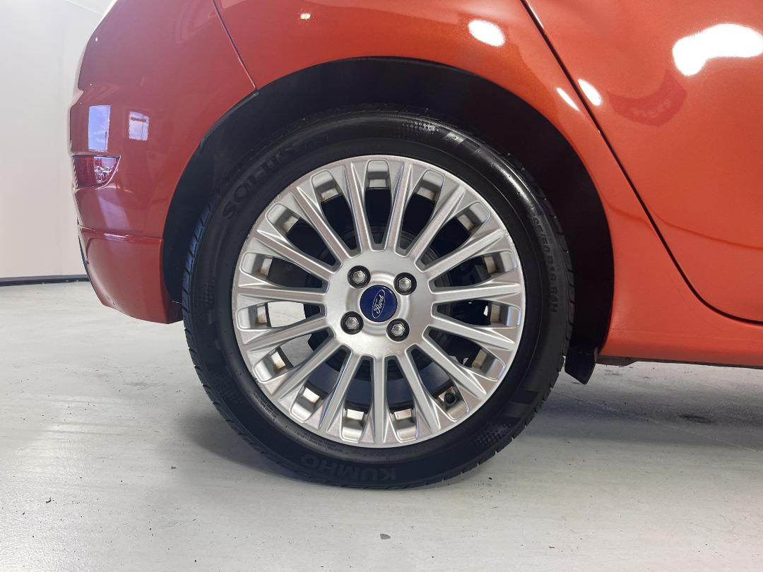 Photo '12' of Ford Fiesta