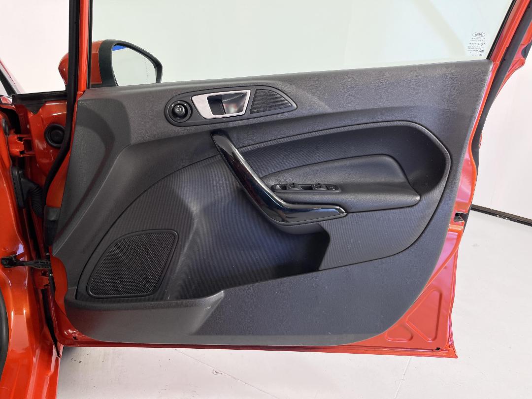 Photo '15' of Ford Fiesta