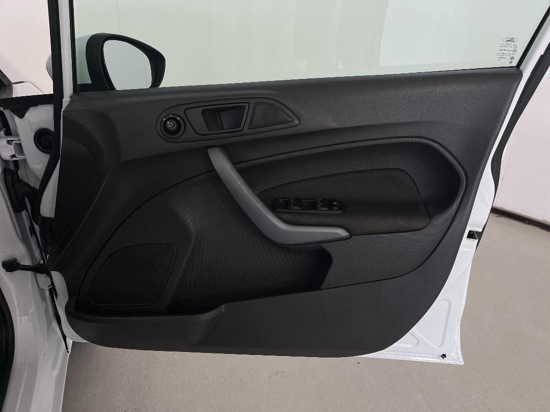 Photo '15' of Ford Fiesta