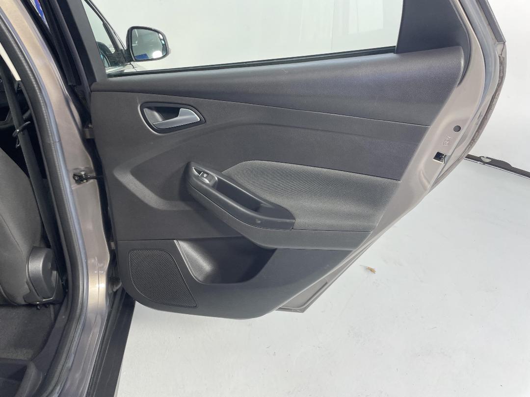 Photo '19' of Ford Focus Photo '19' of Ford Focus