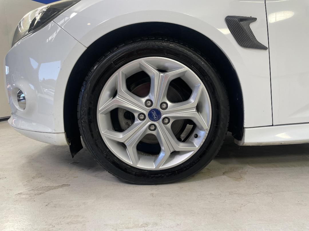 Photo '10' of Ford Focus