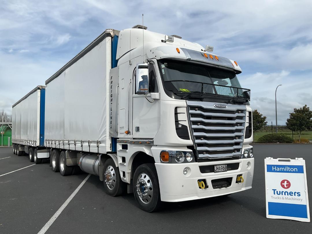 Photo '3' of FREIGHTLINER ARGOSY 8X4 Curtainsider