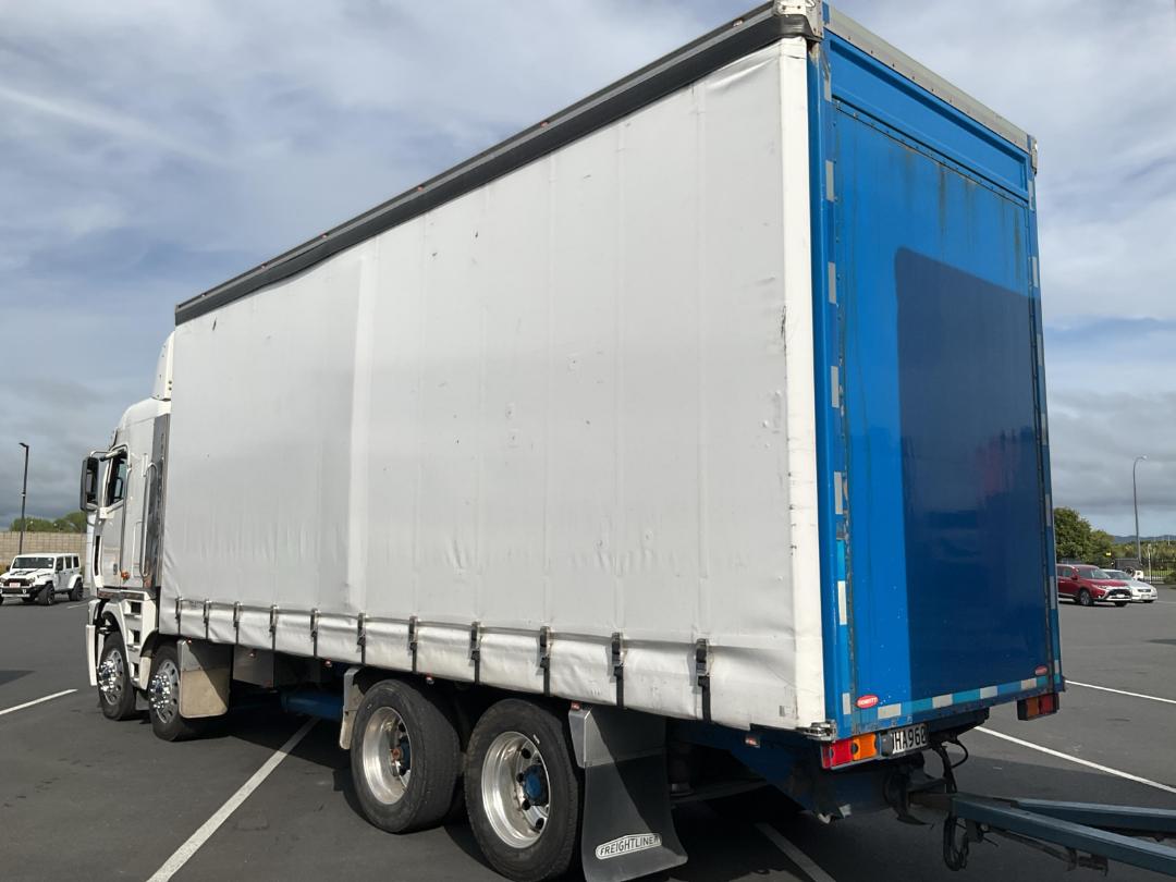 Photo '15' of FREIGHTLINER ARGOSY 8X4 Curtainsider