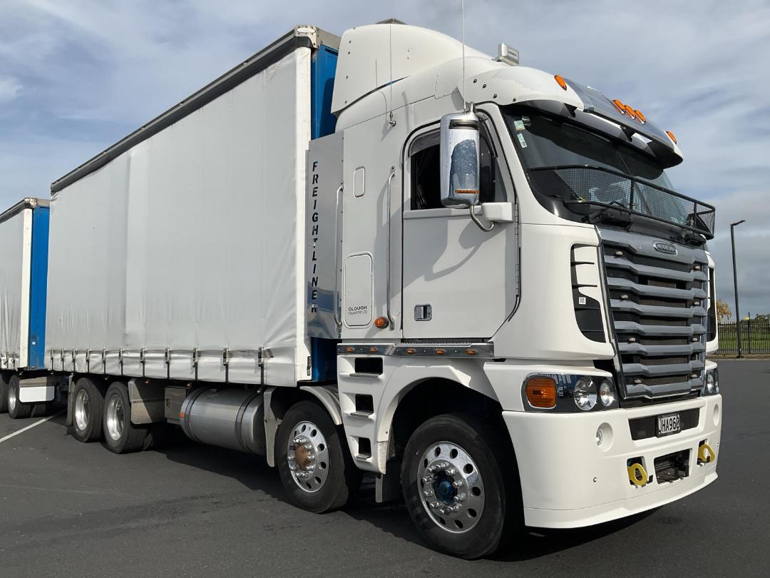 Photo '4' of FREIGHTLINER ARGOSY 8X4 Curtainsider