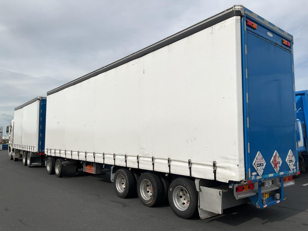 Photo '14' of FREIGHTLINER ARGOSY 8X4 Curtainsider