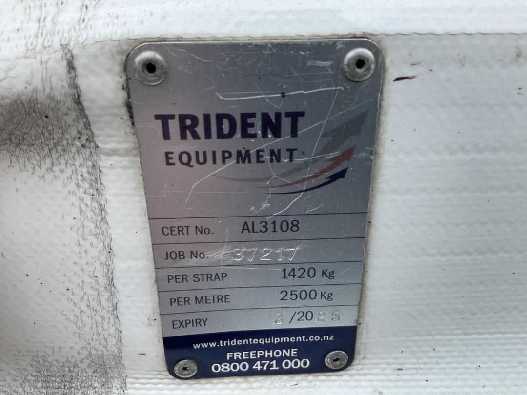 Photo '34' of FREIGHTLINER ARGOSY 8X4 Curtainsider