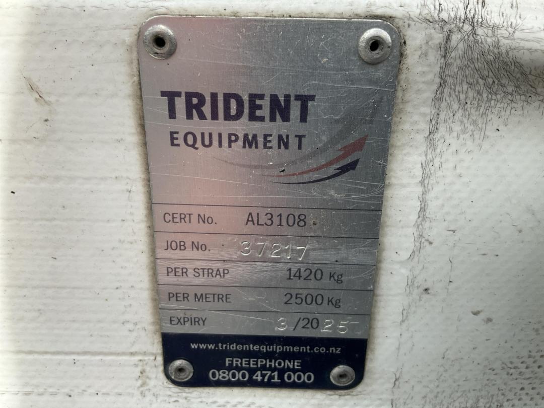 Photo '33' of FREIGHTLINER ARGOSY 8X4 Curtainsider