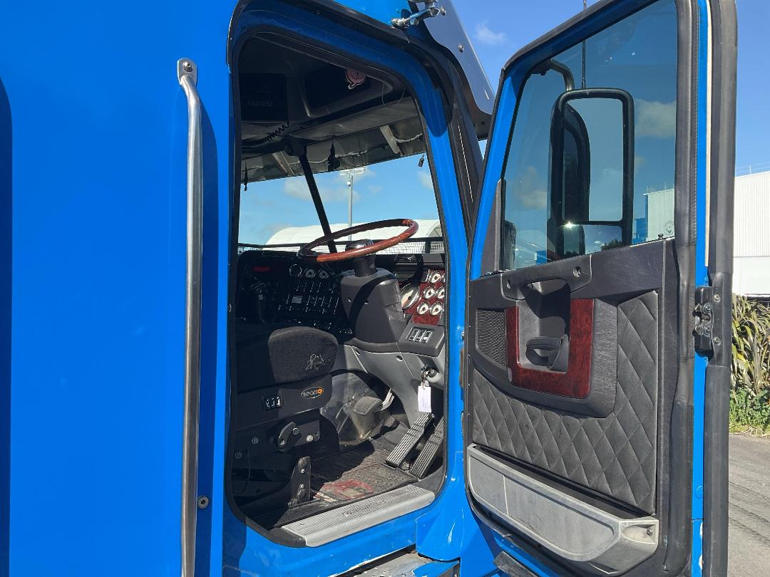 Photo '11' of FREIGHTLINER FRL ARGOSY 6X4 Tractor Unit Photo '11' of FREIGHTLINER FRL ARGOSY 6X4 Tractor Unit