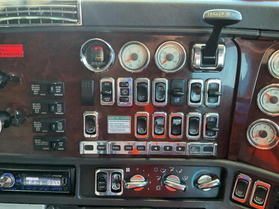 Photo '21' of FREIGHTLINER FRL ARGOSY 6X4 Tractor Unit Photo '21' of FREIGHTLINER FRL ARGOSY 6X4 Tractor Unit