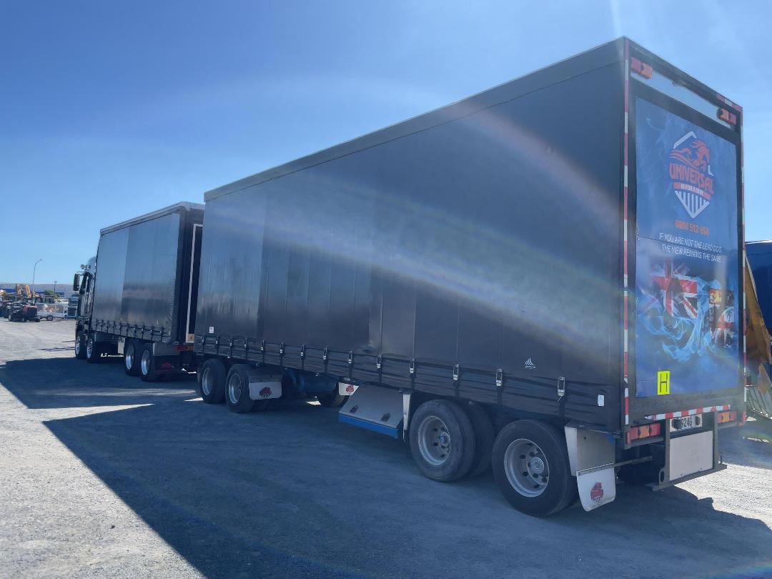 Photo '5' of Freightliner FRL ARGOSY 8X4 Curtainsider