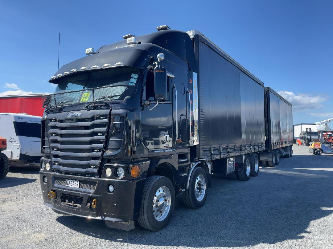 Photo '7' of Freightliner FRL ARGOSY 8X4 Curtainsider