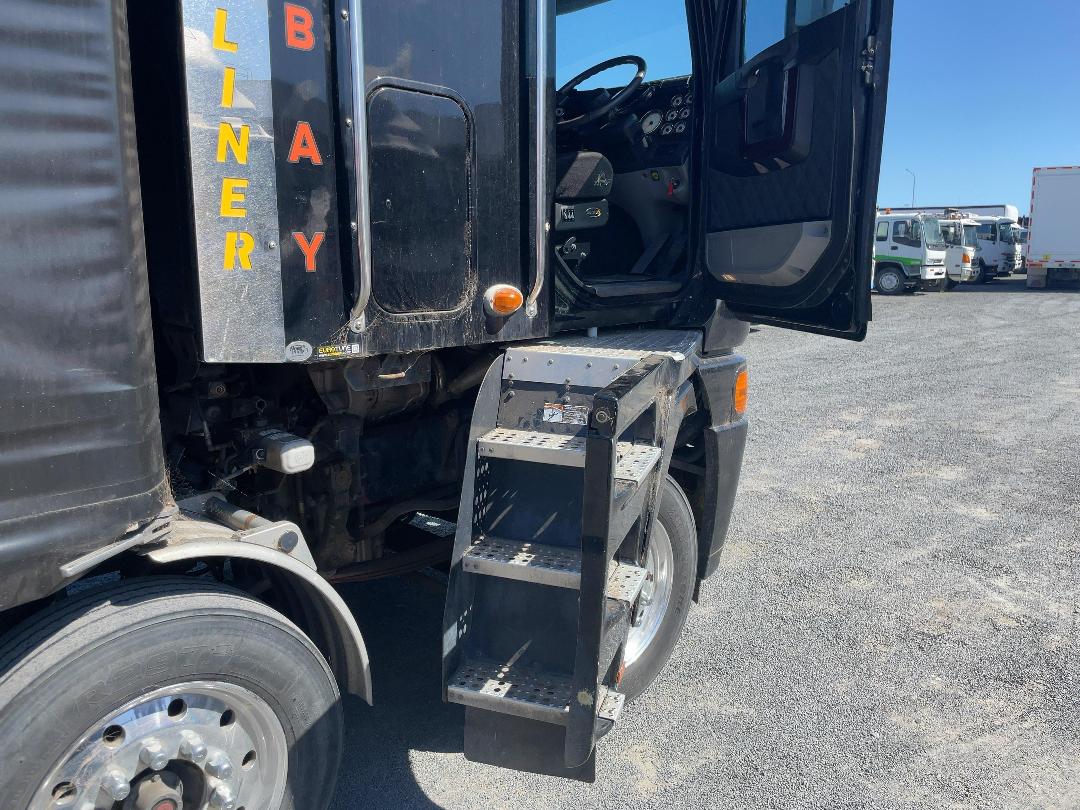 Photo '10' of Freightliner FRL ARGOSY 8X4 Curtainsider