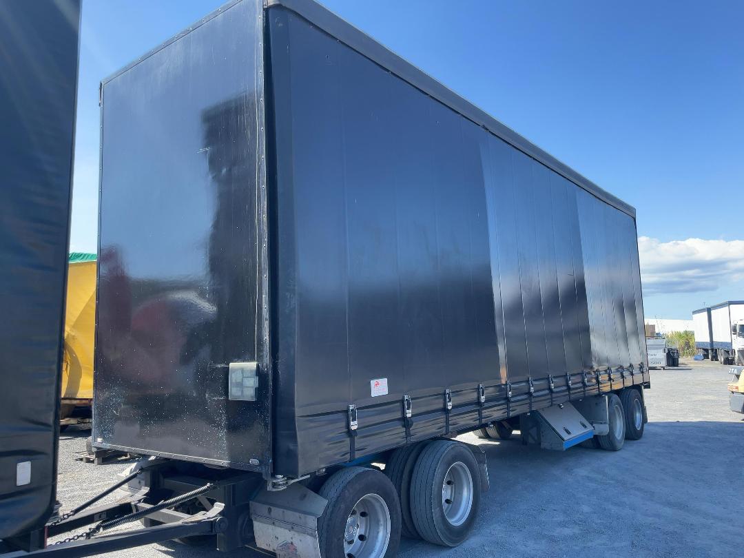 Photo '25' of Freightliner FRL ARGOSY 8X4 Curtainsider