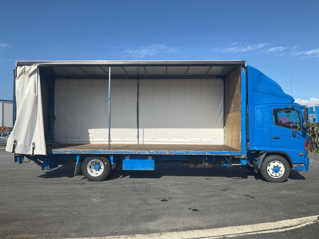 Photo '4' of Hino 500 FE7JPMG-QAU Curtainsider Photo '4' of Hino 500 FE7JPMG-QAU Curtainsider