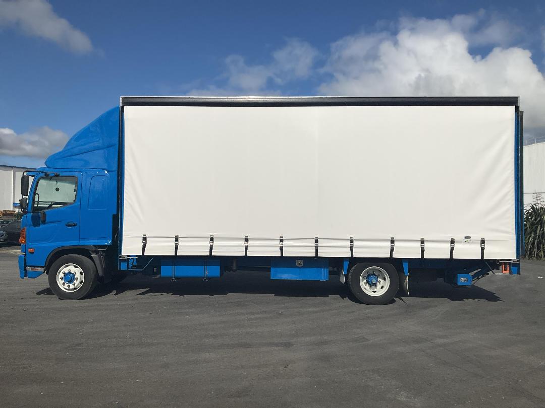 Photo '16' of Hino 500 FE7JPMG-QAU Curtainsider Photo '16' of Hino 500 FE7JPMG-QAU Curtainsider