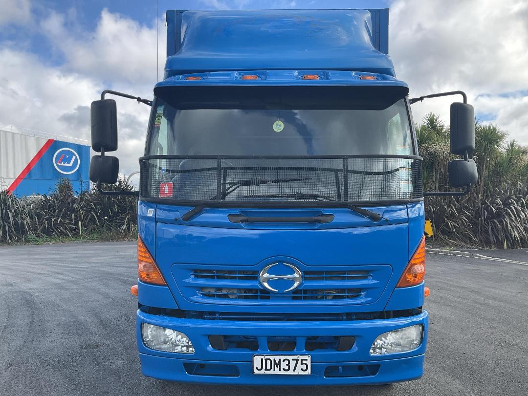 Photo '18' of Hino 500 FE7JPMG-QAU Curtainsider Photo '18' of Hino 500 FE7JPMG-QAU Curtainsider