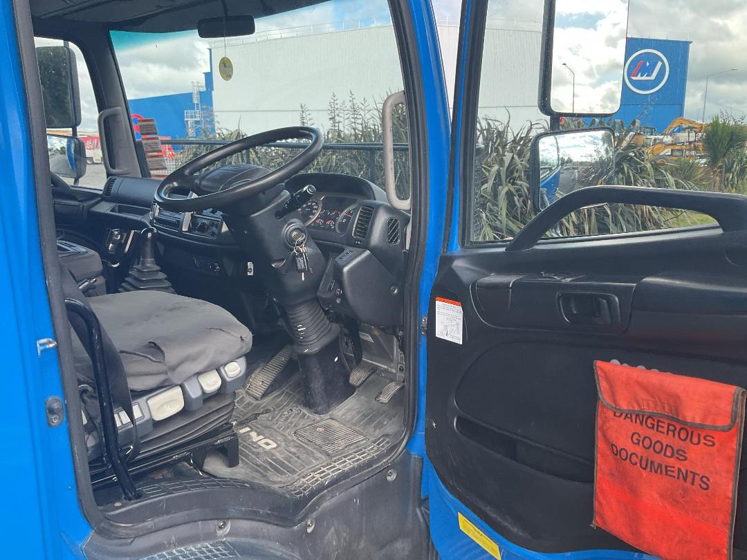 Photo '19' of Hino 500 FE7JPMG-QAU Curtainsider Photo '19' of Hino 500 FE7JPMG-QAU Curtainsider