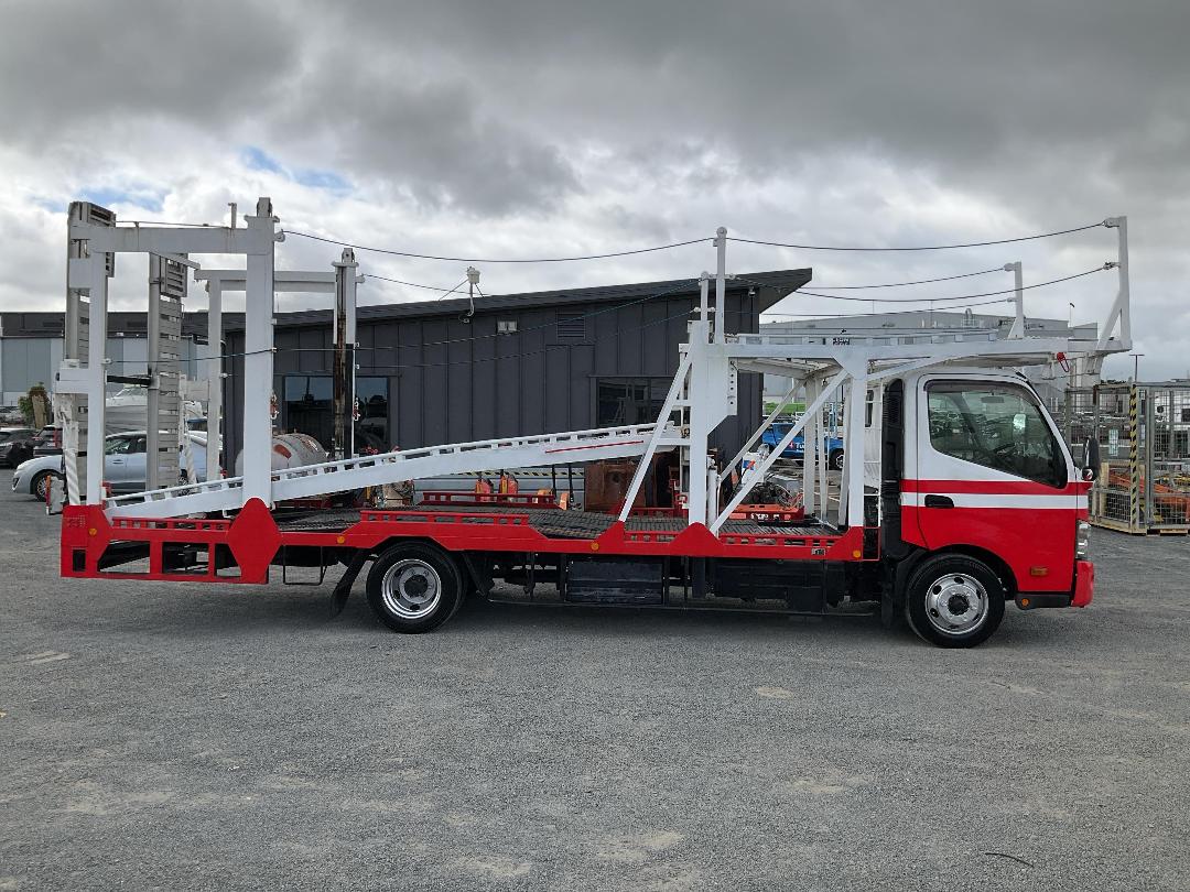 Photo '3' of Hino Dutro Transporter Photo '3' of Hino Dutro Transporter