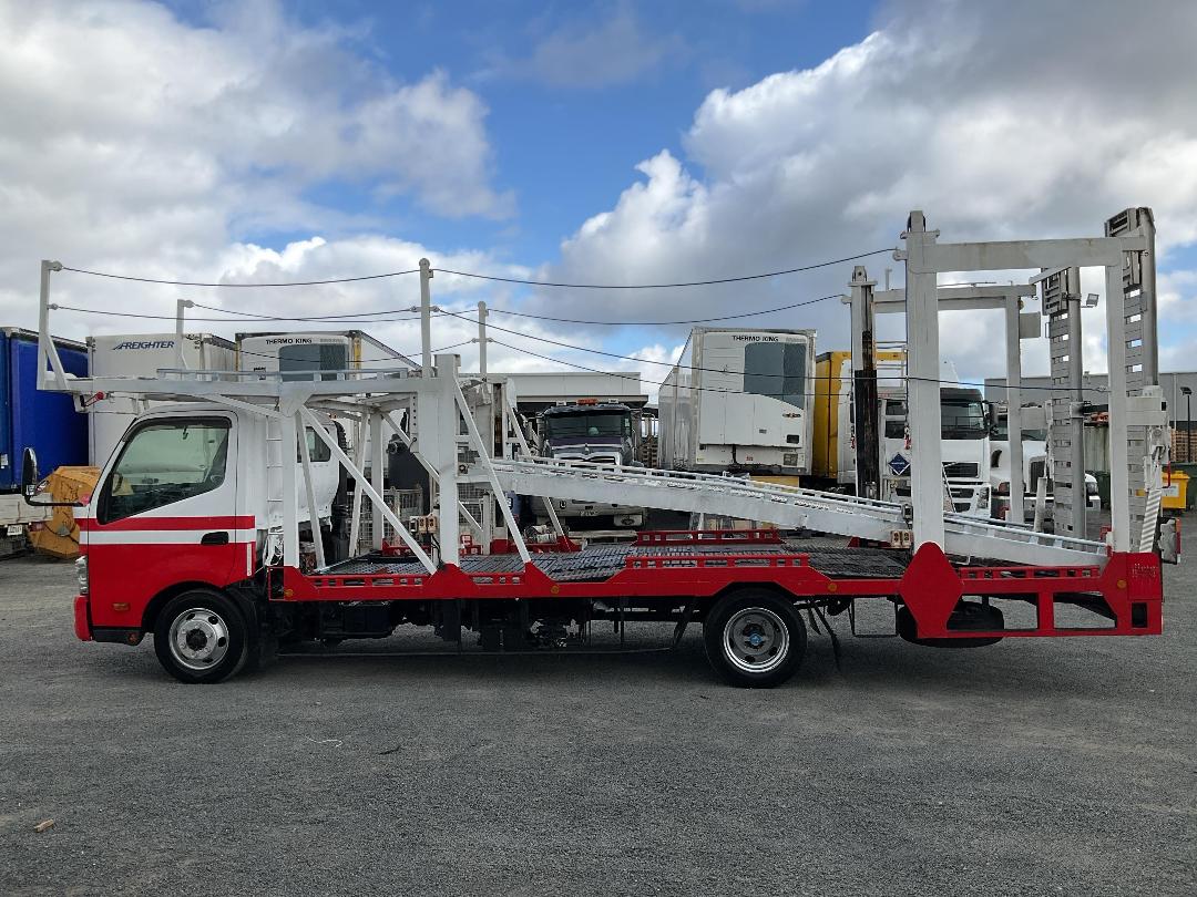 Photo '7' of Hino Dutro Transporter Photo '7' of Hino Dutro Transporter