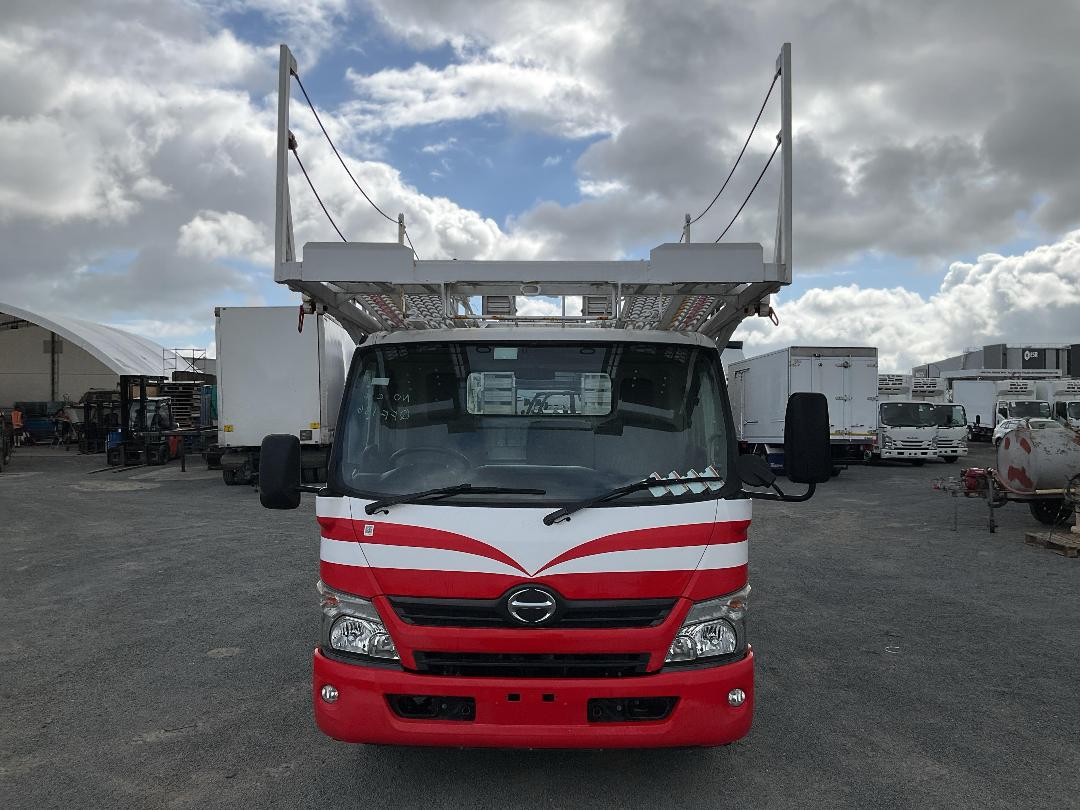 Photo '10' of Hino Dutro Transporter Photo '10' of Hino Dutro Transporter