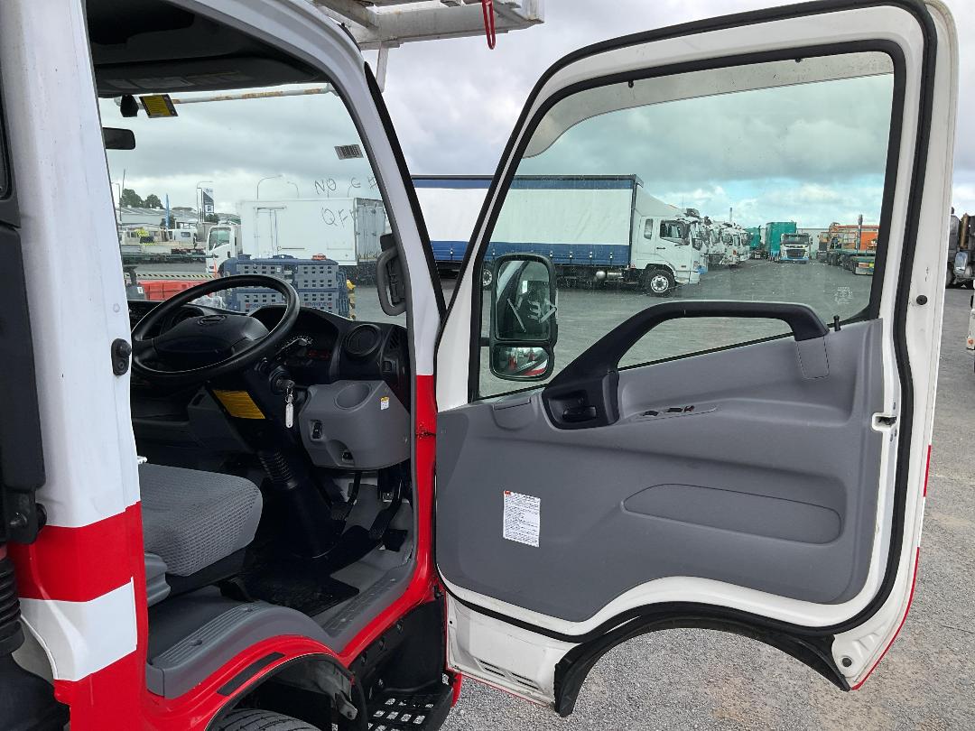 Photo '11' of Hino Dutro Transporter Photo '11' of Hino Dutro Transporter