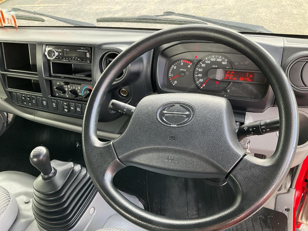 Photo '14' of Hino Dutro Transporter Photo '14' of Hino Dutro Transporter