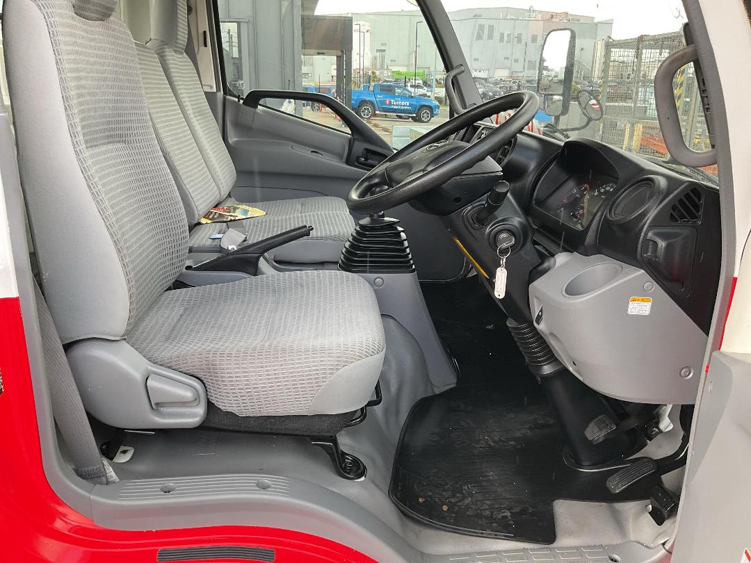 Photo '12' of Hino Dutro Transporter Photo '12' of Hino Dutro Transporter