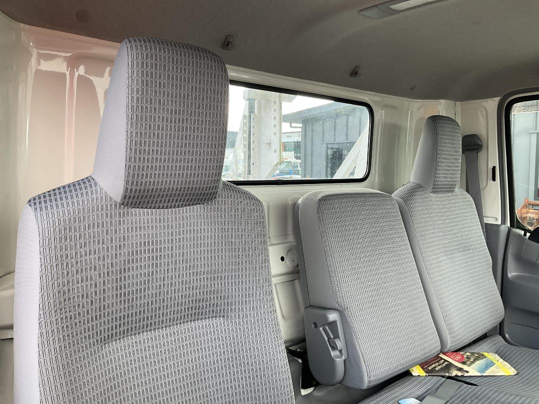 Photo '19' of Hino Dutro Transporter Photo '19' of Hino Dutro Transporter