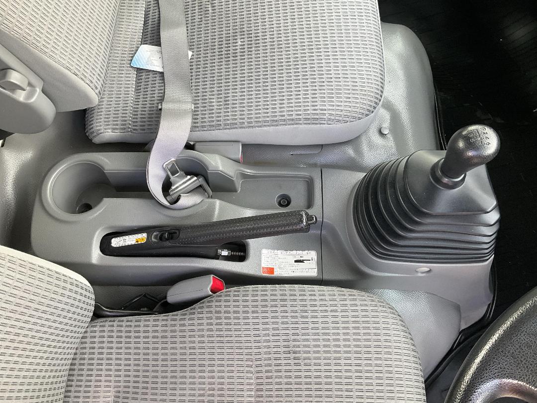 Photo '16' of Hino Dutro Transporter Photo '16' of Hino Dutro Transporter