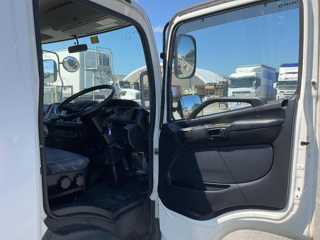 Photo '16' of Hino Ranger Flat Deck Crane