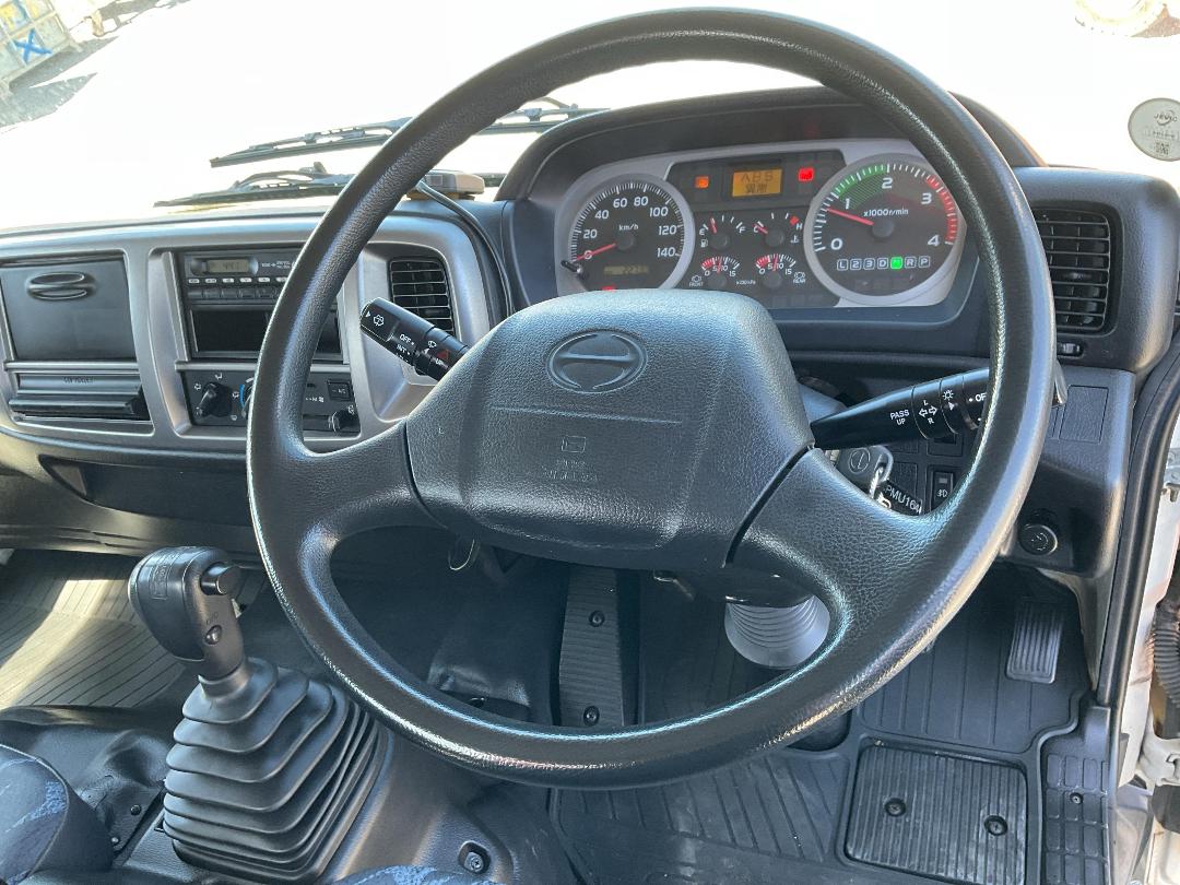 Photo '18' of Hino Ranger Flat Deck Crane