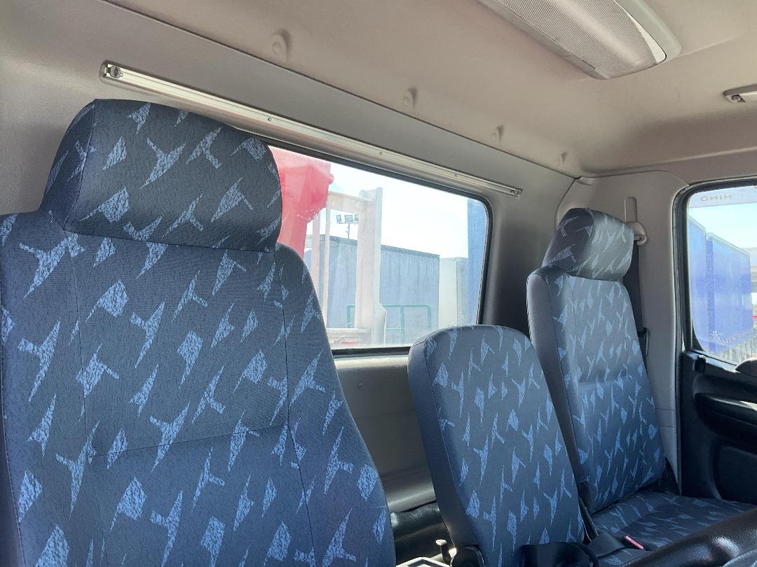 Photo '24' of Hino Ranger Flat Deck Crane