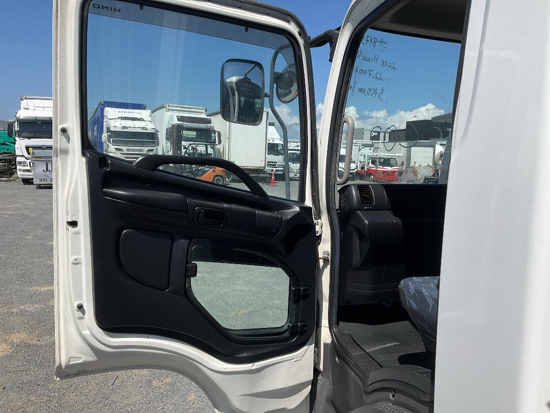 Photo '26' of Hino Ranger Flat Deck Crane