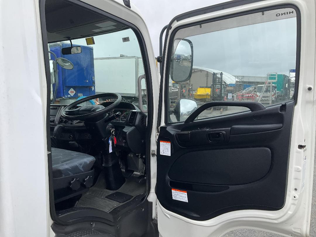 Photo '11' of Hino Ranger Flat Deck Crane Photo '11' of Hino Ranger Flat Deck Crane