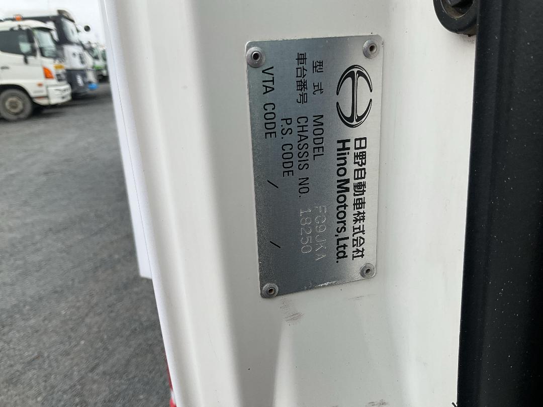 Photo '39' of Hino Ranger Flat Deck Crane Photo '39' of Hino Ranger Flat Deck Crane